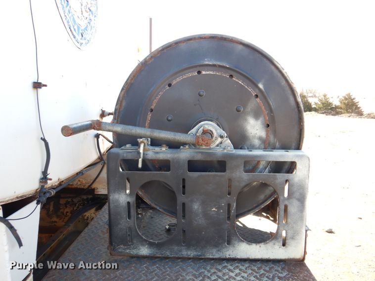 image for item DN1330 1995 Ford F700  water truck