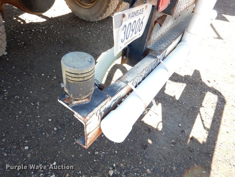 image for item DN1330 1995 Ford F700  water truck