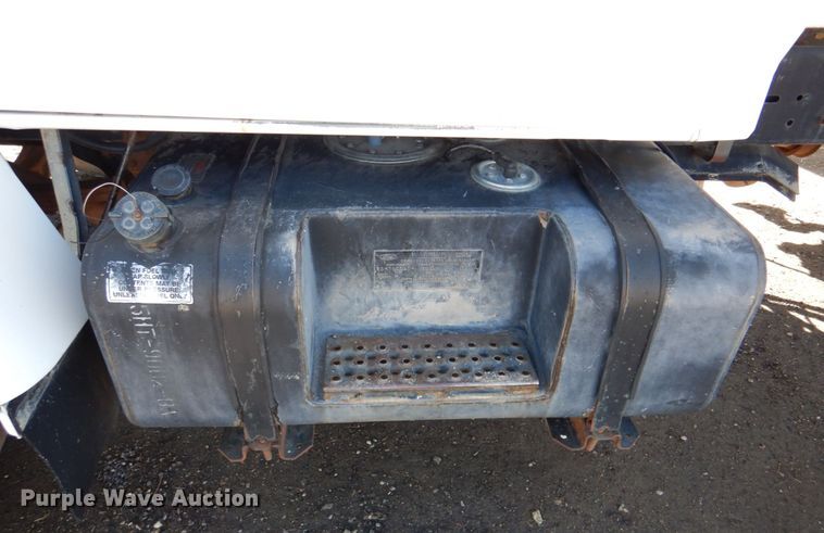 image for item DN1330 1995 Ford F700  water truck