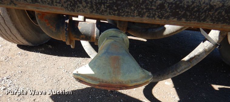 image for item DN1330 1995 Ford F700  water truck