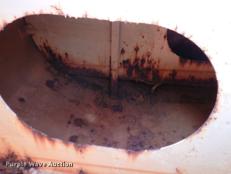 image for item DN1330 1995 Ford F700  water truck