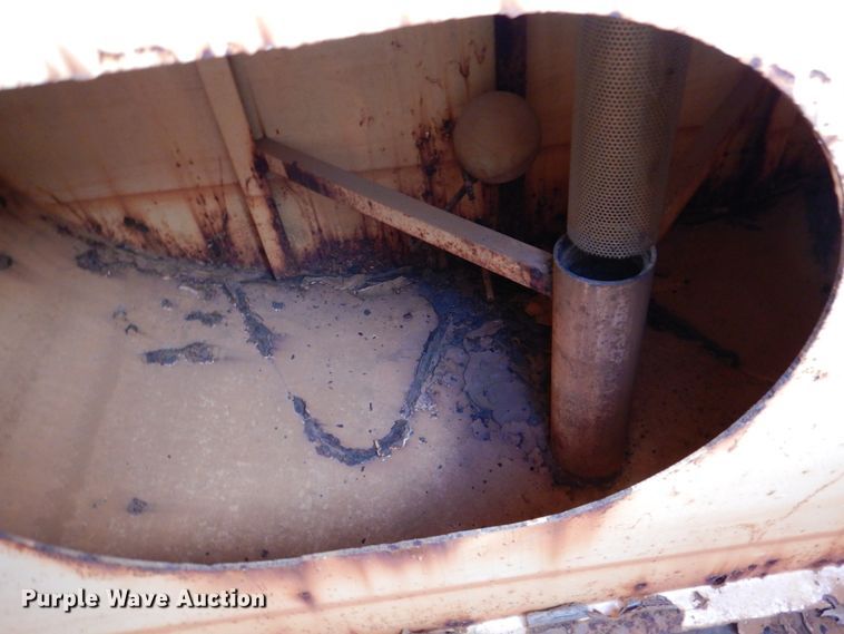 image for item DN1330 1995 Ford F700  water truck