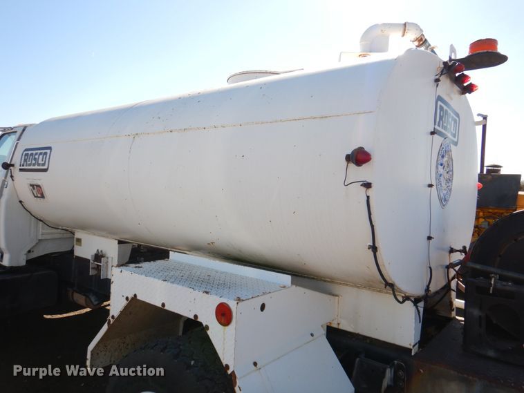 image for item DN1330 1995 Ford F700  water truck