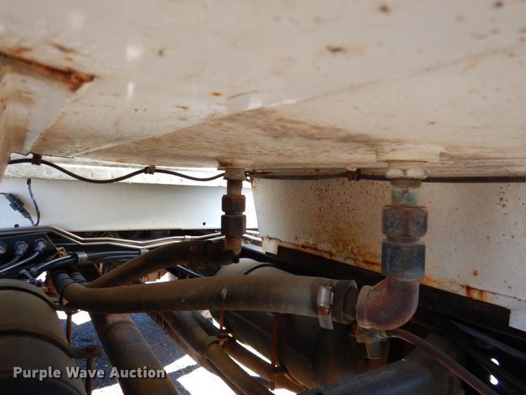 image for item DN1330 1995 Ford F700  water truck