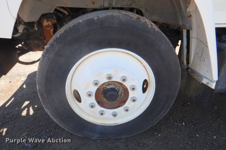 image for item DN1330 1995 Ford F700  water truck