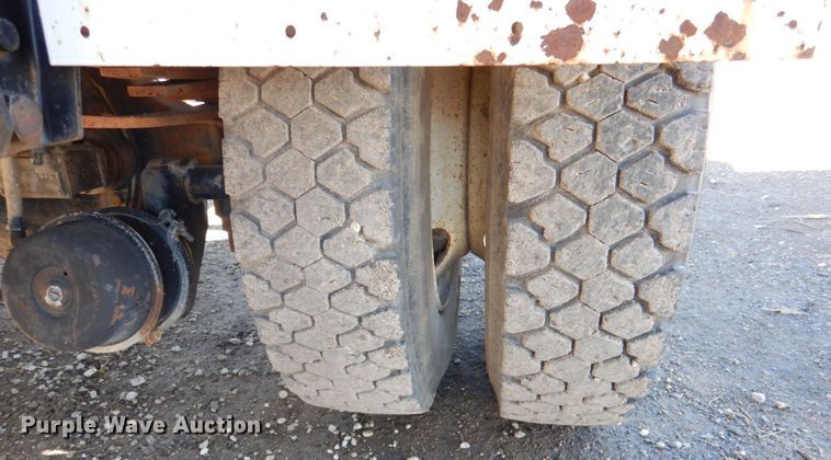 image for item DN1330 1995 Ford F700  water truck