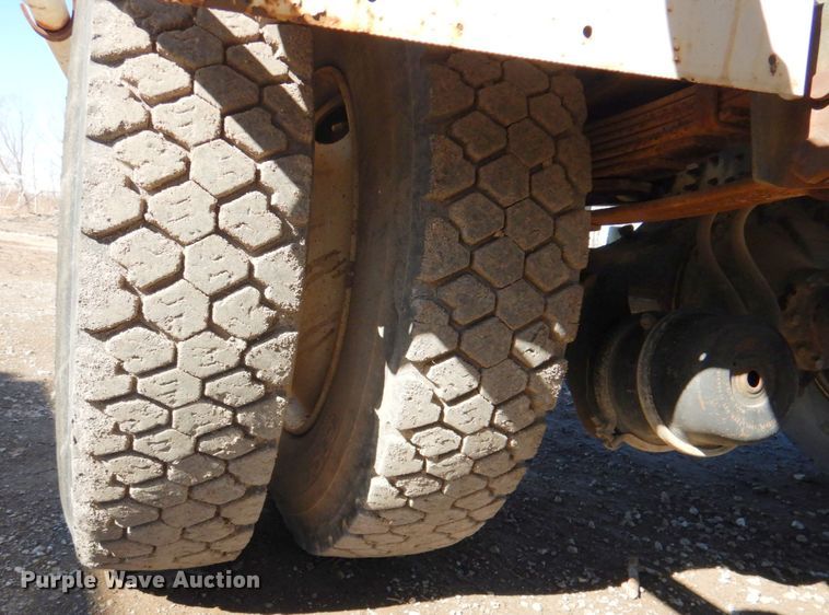 image for item DN1330 1995 Ford F700  water truck