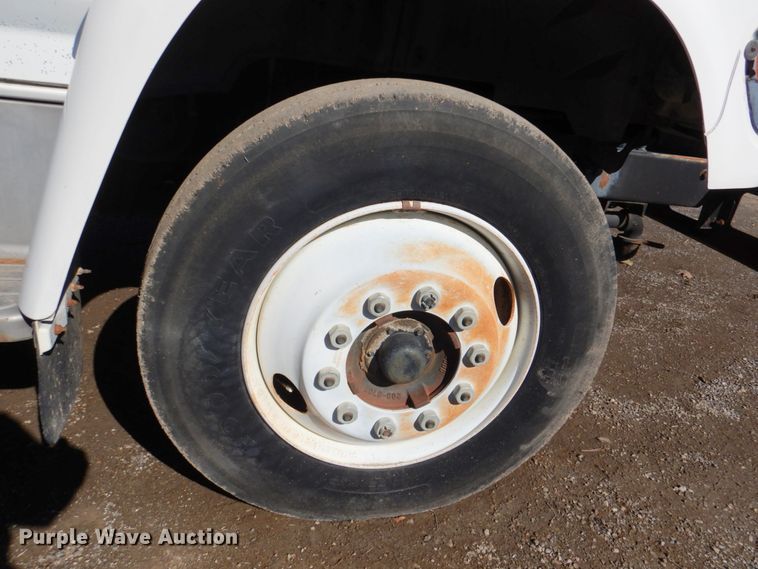 image for item DN1330 1995 Ford F700  water truck