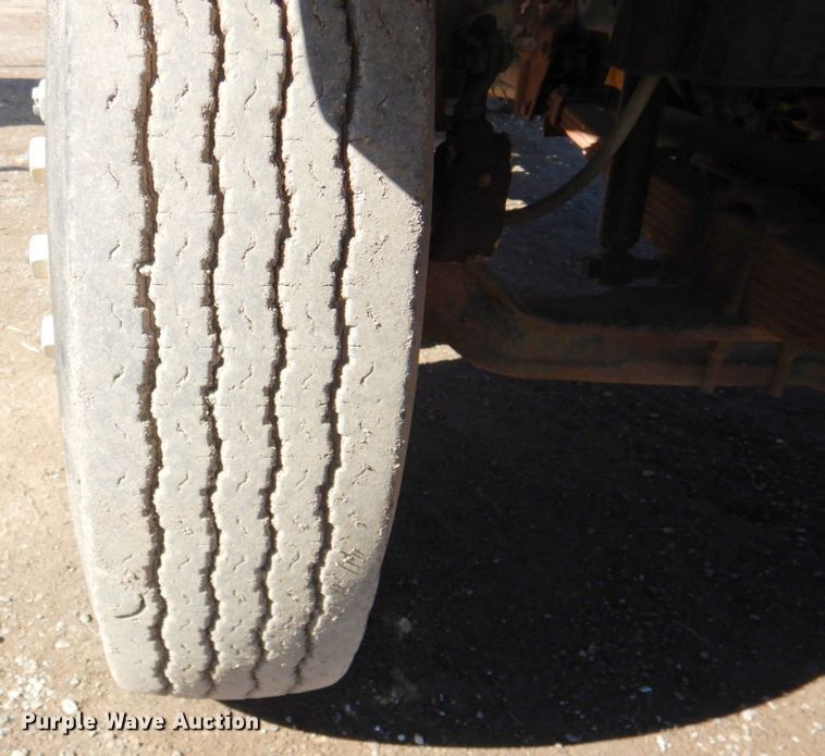 image for item DN1330 1995 Ford F700  water truck