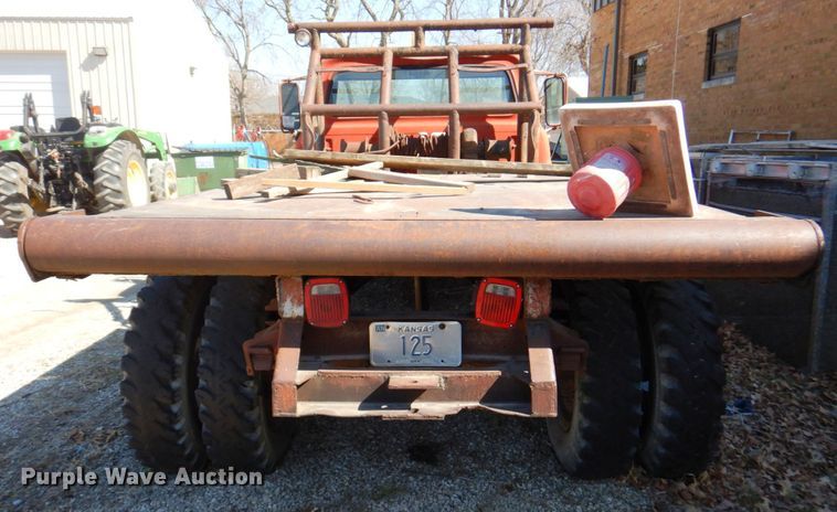 image for item DN1347 1971 Ford F600  flatbed truck
