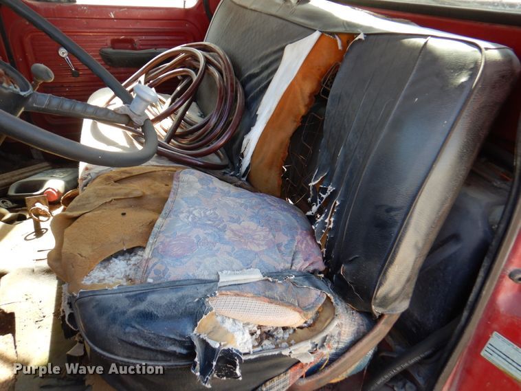 image for item DN1347 1971 Ford F600  flatbed truck