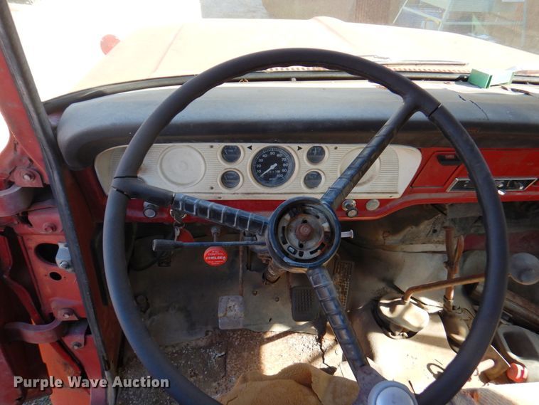 image for item DN1347 1971 Ford F600  flatbed truck