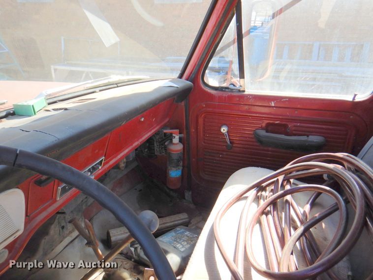 image for item DN1347 1971 Ford F600  flatbed truck