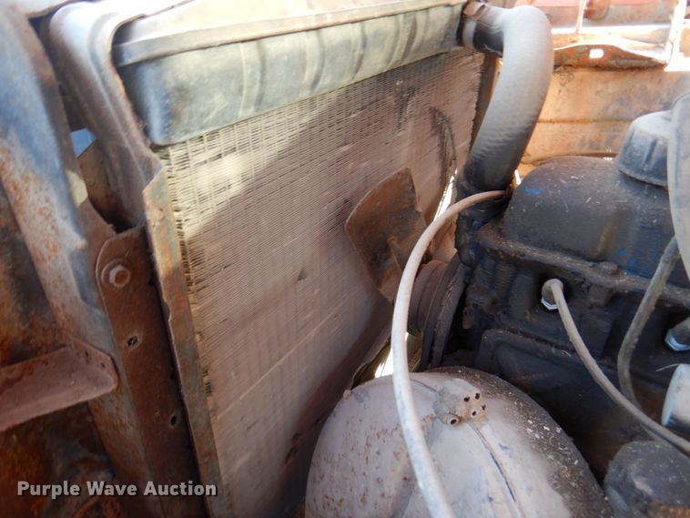 image for item DN1347 1971 Ford F600  flatbed truck