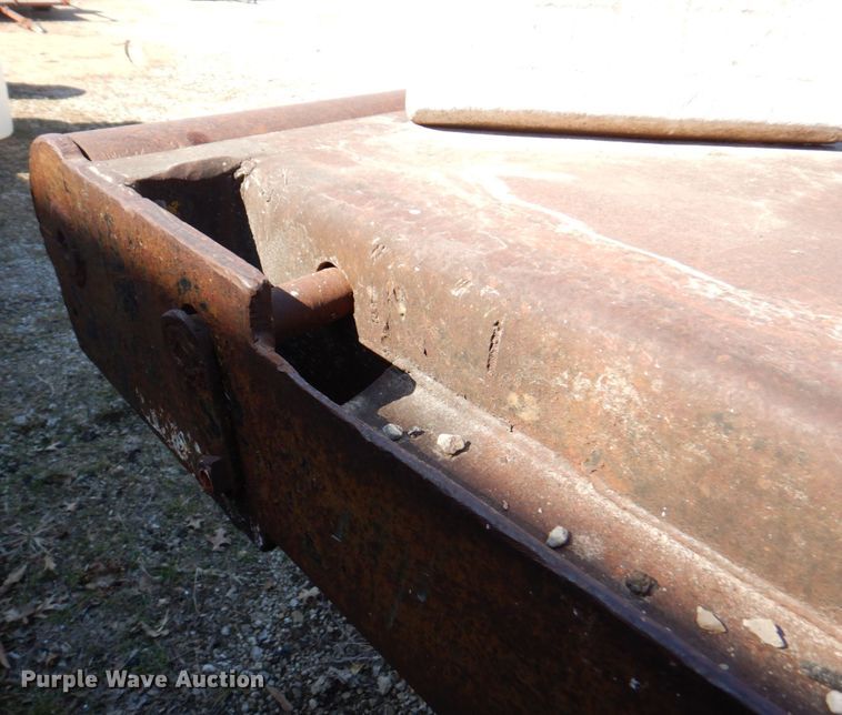 image for item DN1347 1971 Ford F600  flatbed truck