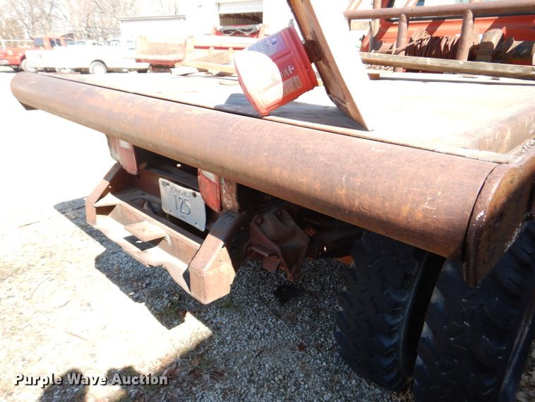 image for item DN1347 1971 Ford F600  flatbed truck