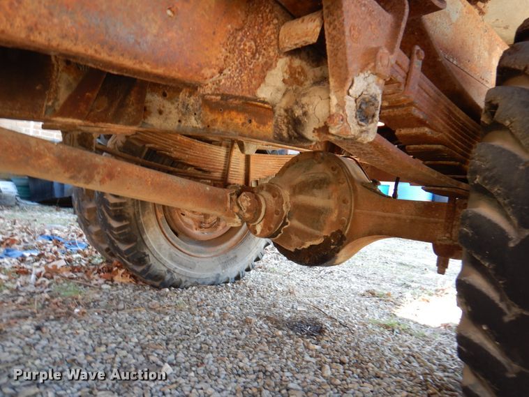 image for item DN1347 1971 Ford F600  flatbed truck