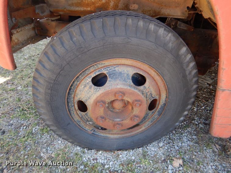 image for item DN1347 1971 Ford F600  flatbed truck