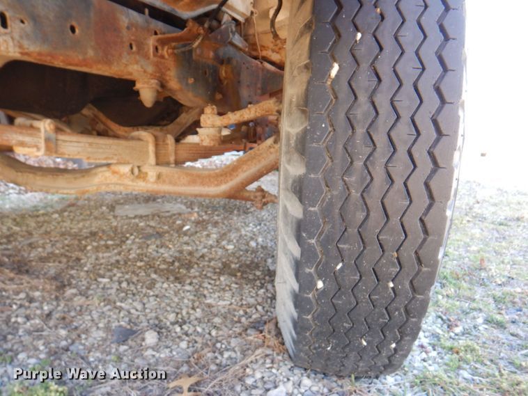 image for item DN1347 1971 Ford F600  flatbed truck