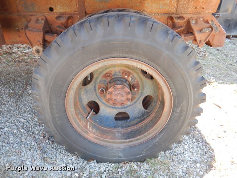 image for item DN1347 1971 Ford F600  flatbed truck