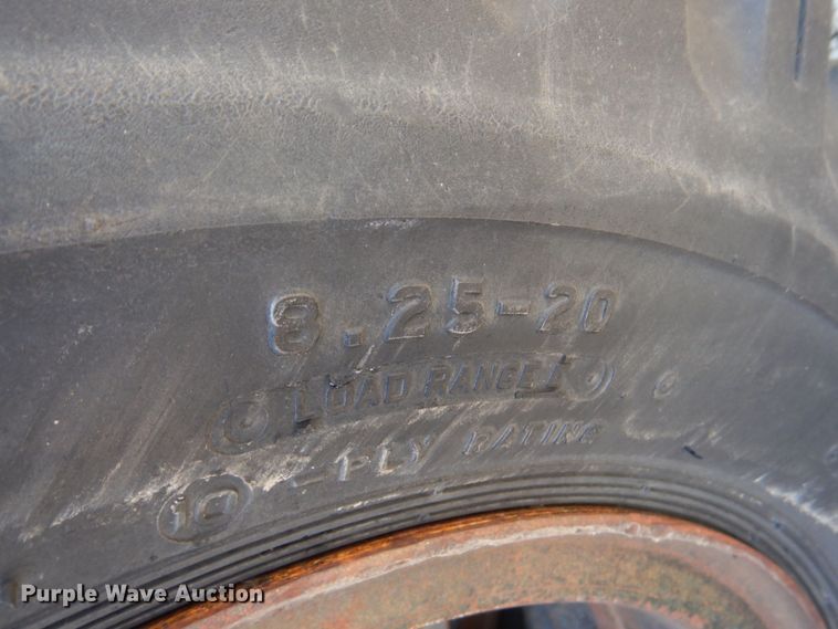 image for item DN1347 1971 Ford F600  flatbed truck