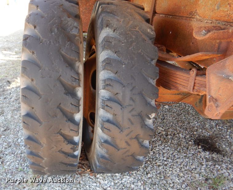 image for item DN1347 1971 Ford F600  flatbed truck