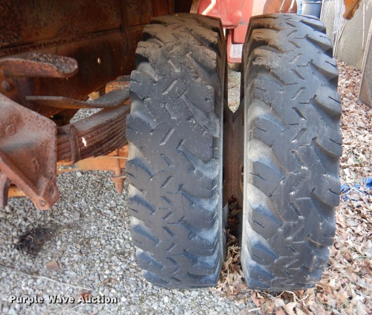 image for item DN1347 1971 Ford F600  flatbed truck