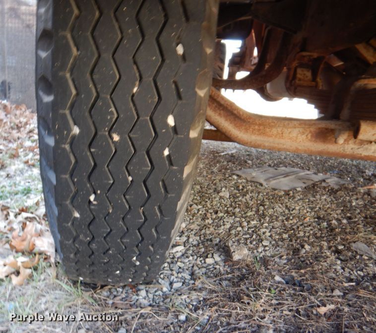 image for item DN1347 1971 Ford F600  flatbed truck