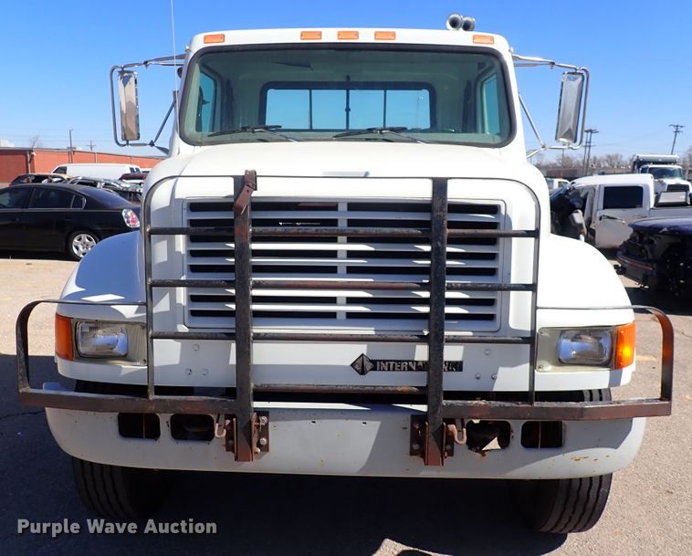 image for item DS7013 1996 International 4700  truck cab and chassis