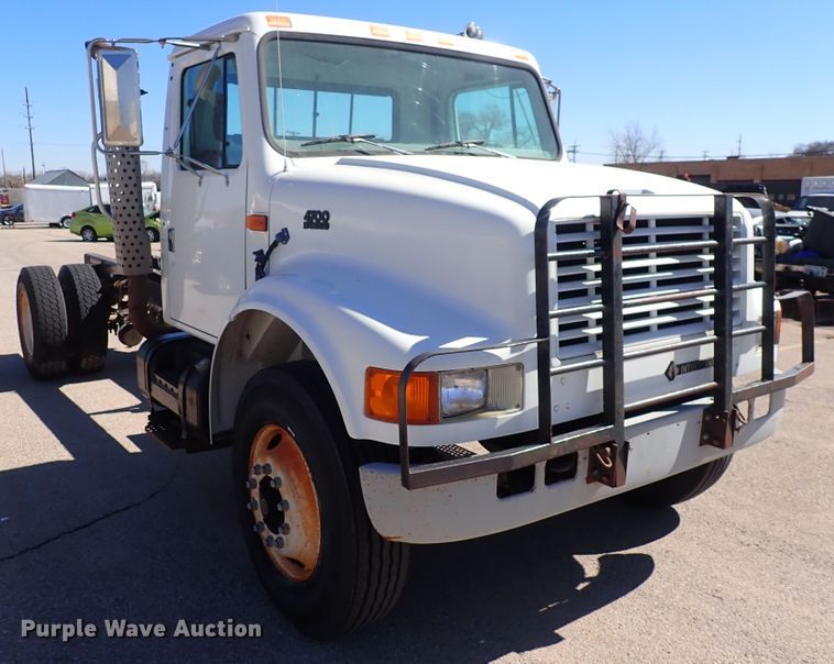 image for item DS7013 1996 International 4700  truck cab and chassis