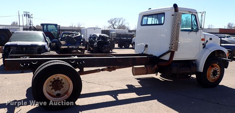 image for item DS7013 1996 International 4700  truck cab and chassis