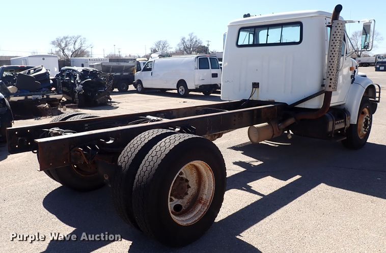 image for item DS7013 1996 International 4700  truck cab and chassis