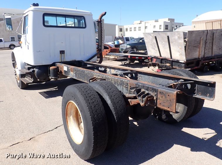 image for item DS7013 1996 International 4700  truck cab and chassis