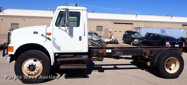 image for item DS7013 1996 International 4700  truck cab and chassis