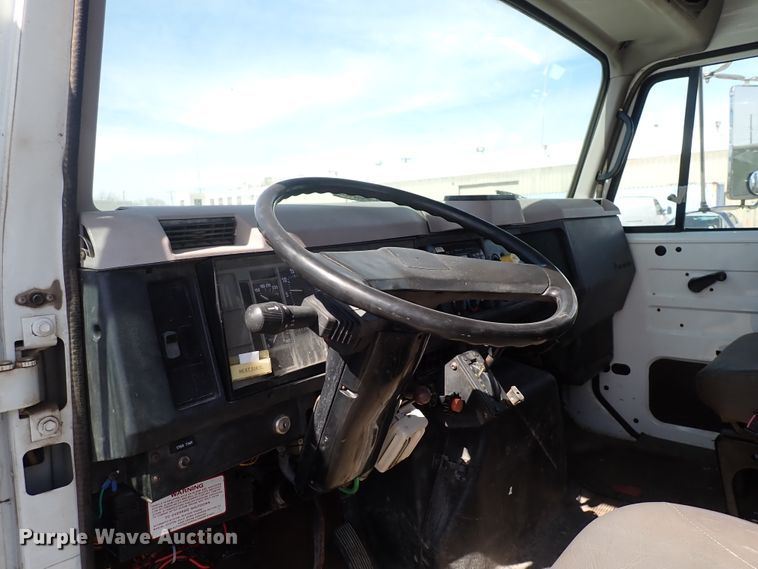 image for item DS7013 1996 International 4700  truck cab and chassis