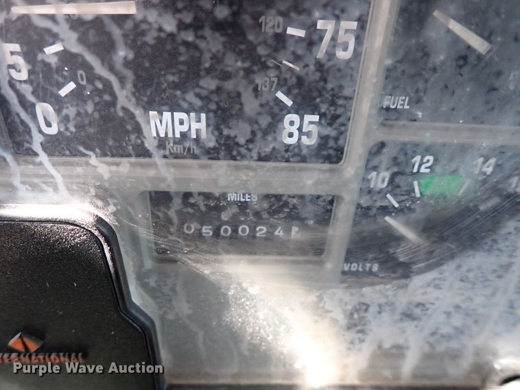 image for item DS7013 1996 International 4700  truck cab and chassis