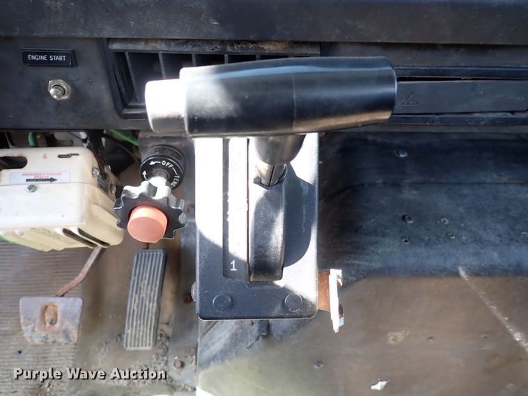 image for item DS7013 1996 International 4700  truck cab and chassis