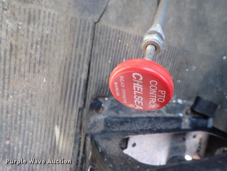 image for item DS7013 1996 International 4700  truck cab and chassis