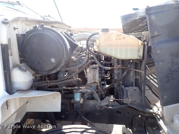 image for item DS7013 1996 International 4700  truck cab and chassis