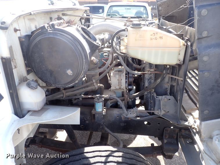 image for item DS7013 1996 International 4700  truck cab and chassis