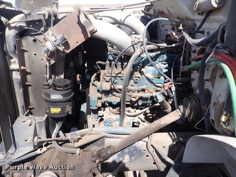 image for item DS7013 1996 International 4700  truck cab and chassis