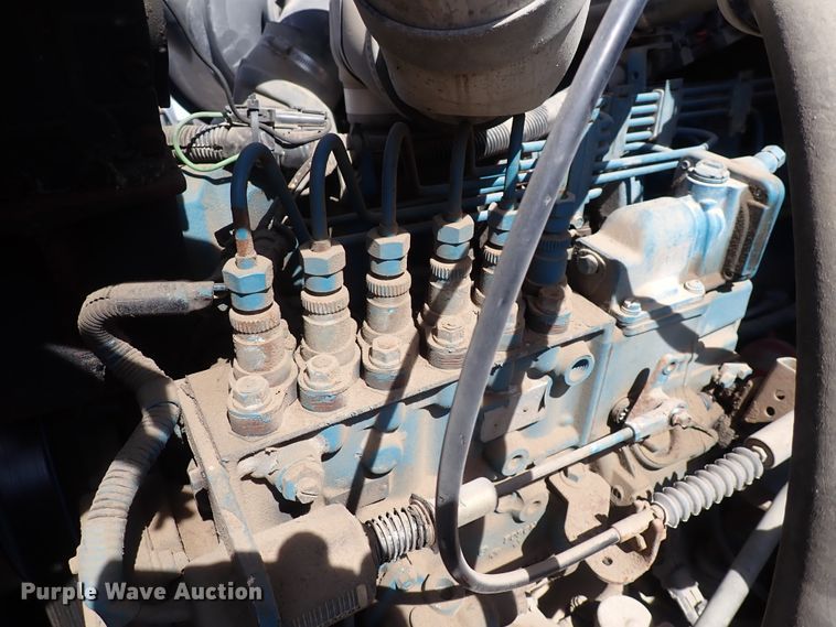 image for item DS7013 1996 International 4700  truck cab and chassis