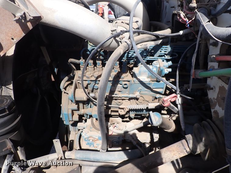 image for item DS7013 1996 International 4700  truck cab and chassis