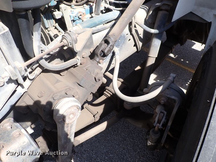 image for item DS7013 1996 International 4700  truck cab and chassis