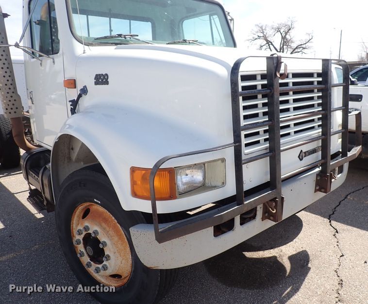 image for item DS7013 1996 International 4700  truck cab and chassis