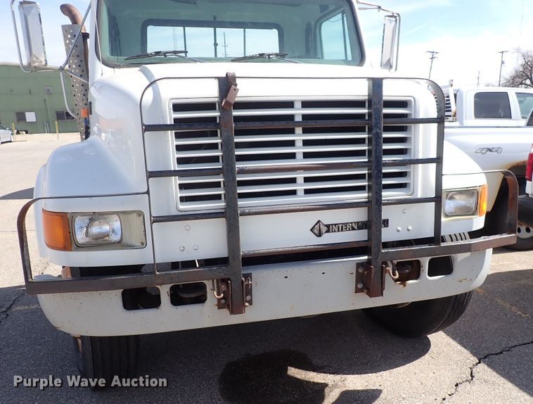 image for item DS7013 1996 International 4700  truck cab and chassis