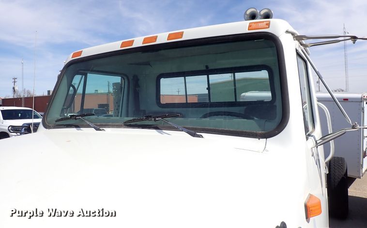 image for item DS7013 1996 International 4700  truck cab and chassis