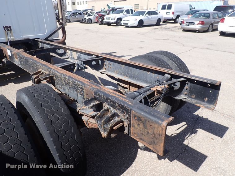 image for item DS7013 1996 International 4700  truck cab and chassis