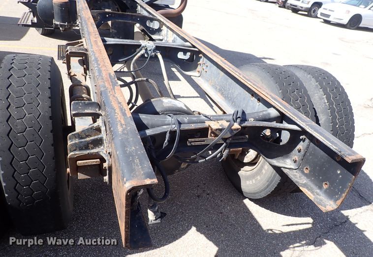 image for item DS7013 1996 International 4700  truck cab and chassis