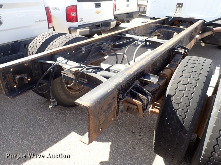 image for item DS7013 1996 International 4700  truck cab and chassis